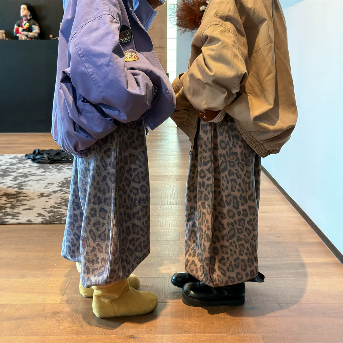【90-160cm】時髦豹紋彎刀褲