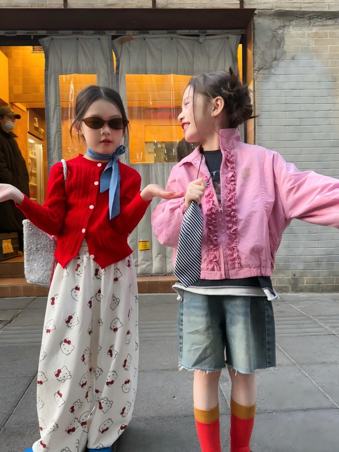 【90-140cm】麻花針織開衫 | KT休閒褲