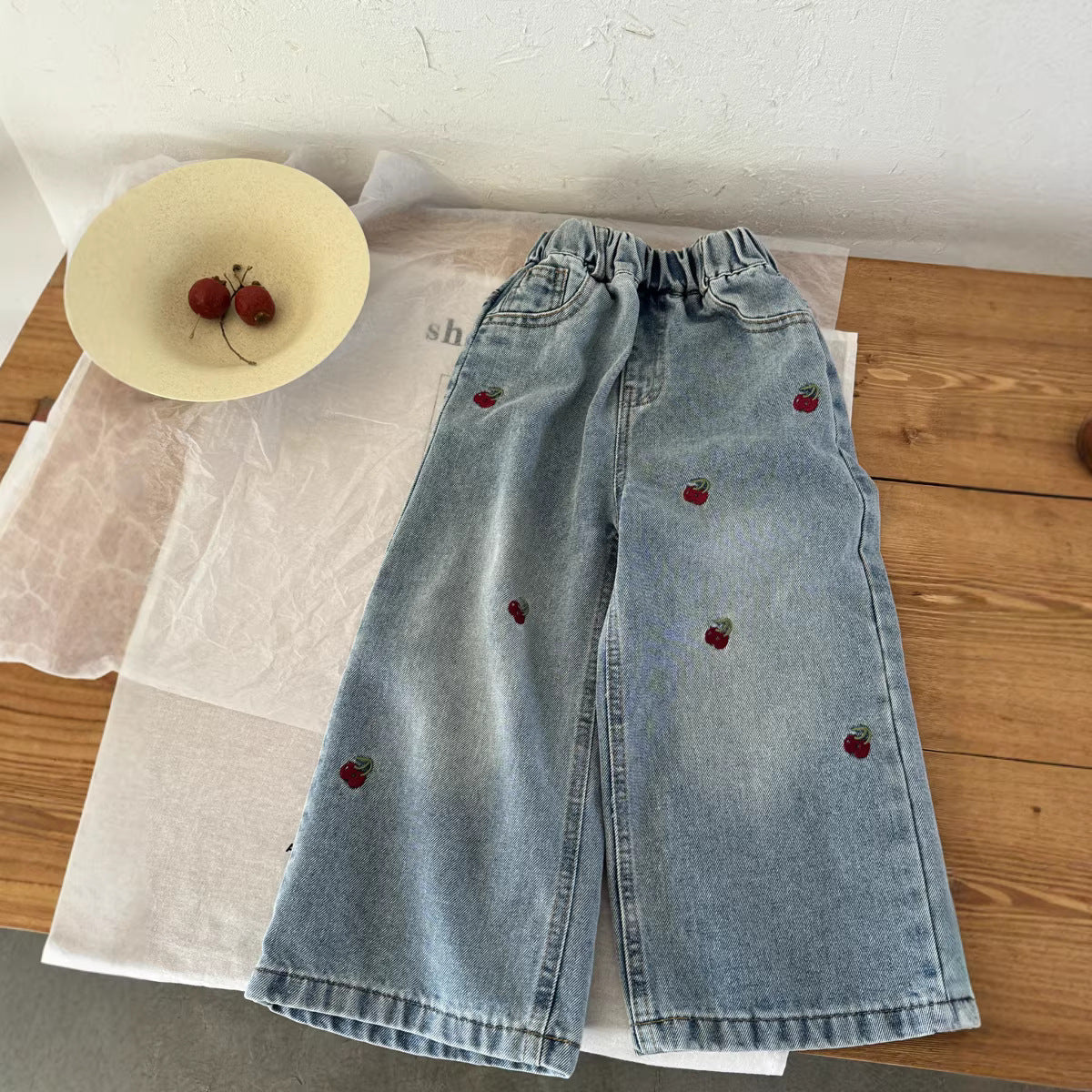 【90-150cm】刺繡櫻桃牛仔闊腿褲