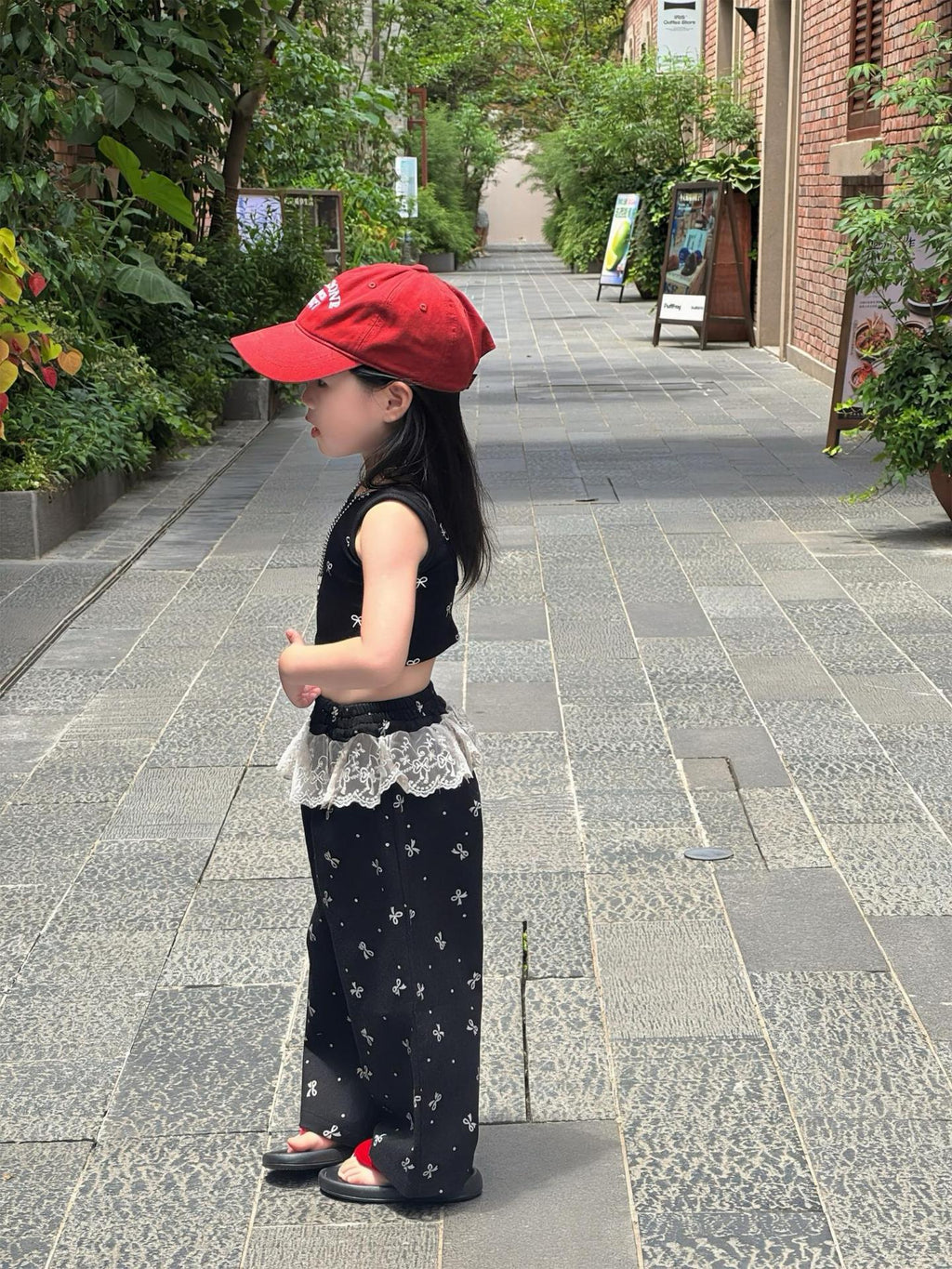【90-140cm】修身露背蝴蝶結短版背心 | 蕾絲花邊直筒褲