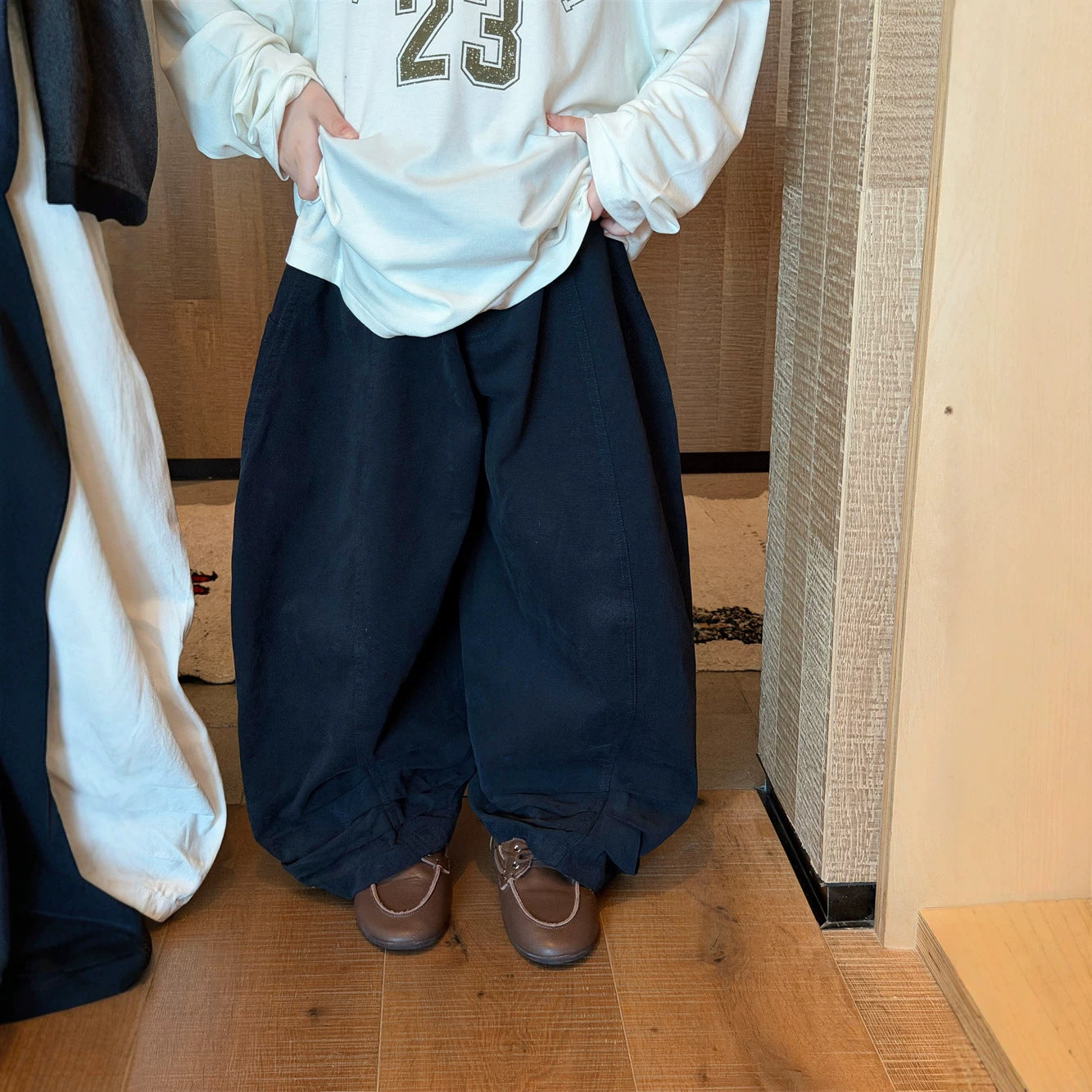 【90-160cm】(2色)純色百搭休閒彎刀褲