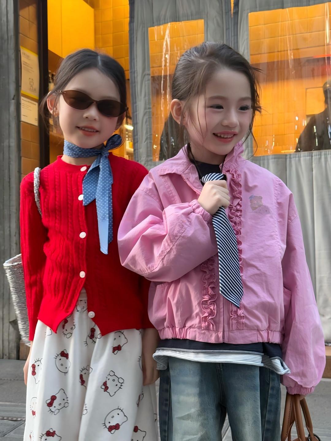 【90-140cm】麻花針織開衫 | KT休閒褲