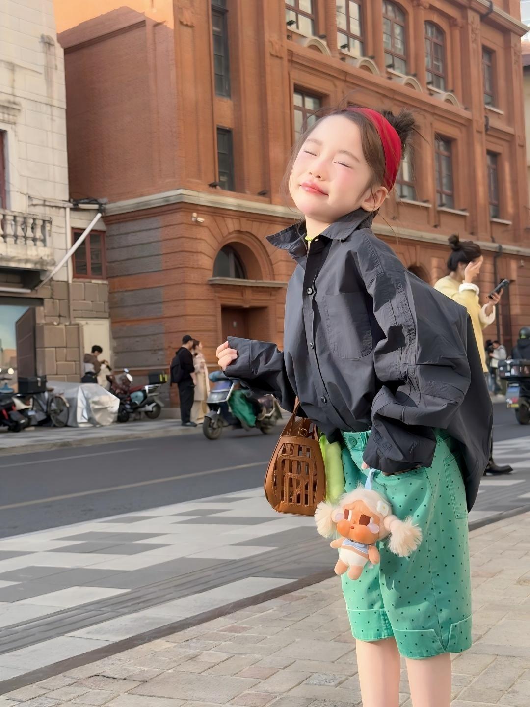 【90-140cm】設計感拼接斜肩背心 寬鬆襯衣