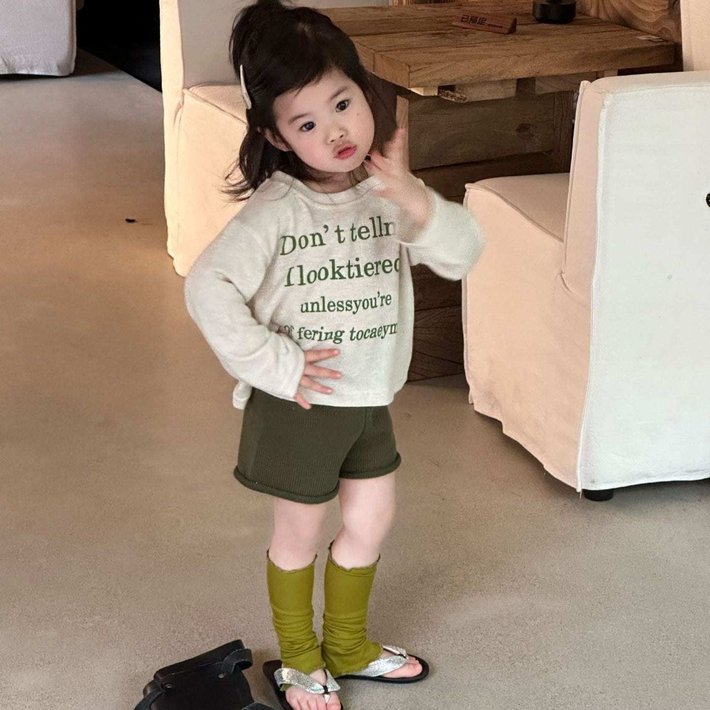【90-140cm】慵懶風字母T | 綠色短褲