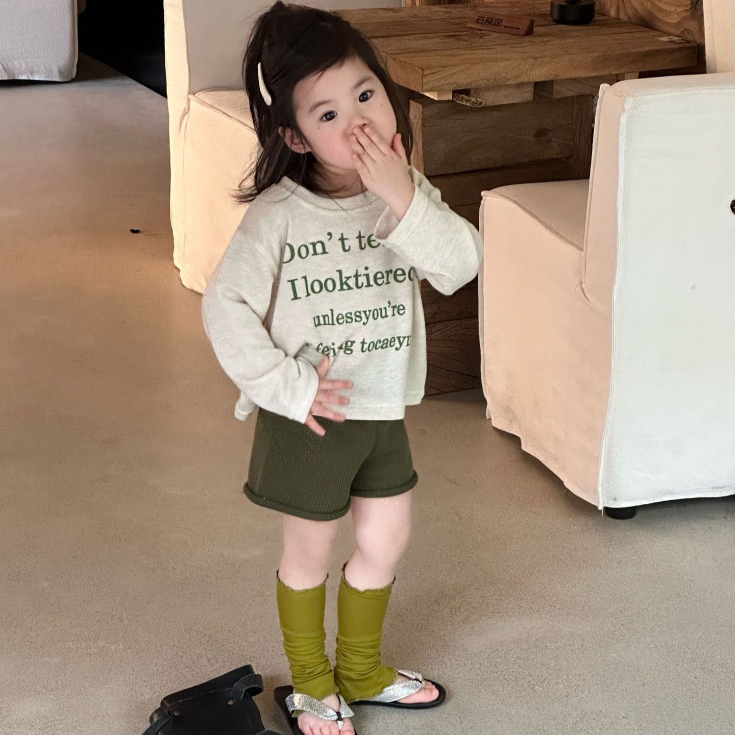 【90-140cm】慵懶風字母T | 綠色短褲