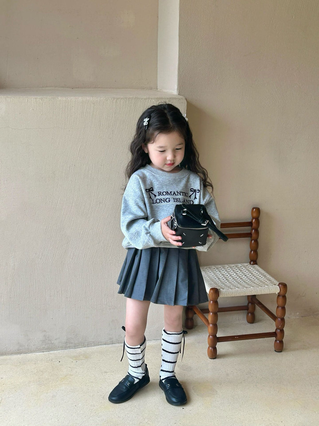 【現貨 110-130cm】刺繡蝴蝶結上衣 | 百褶裙