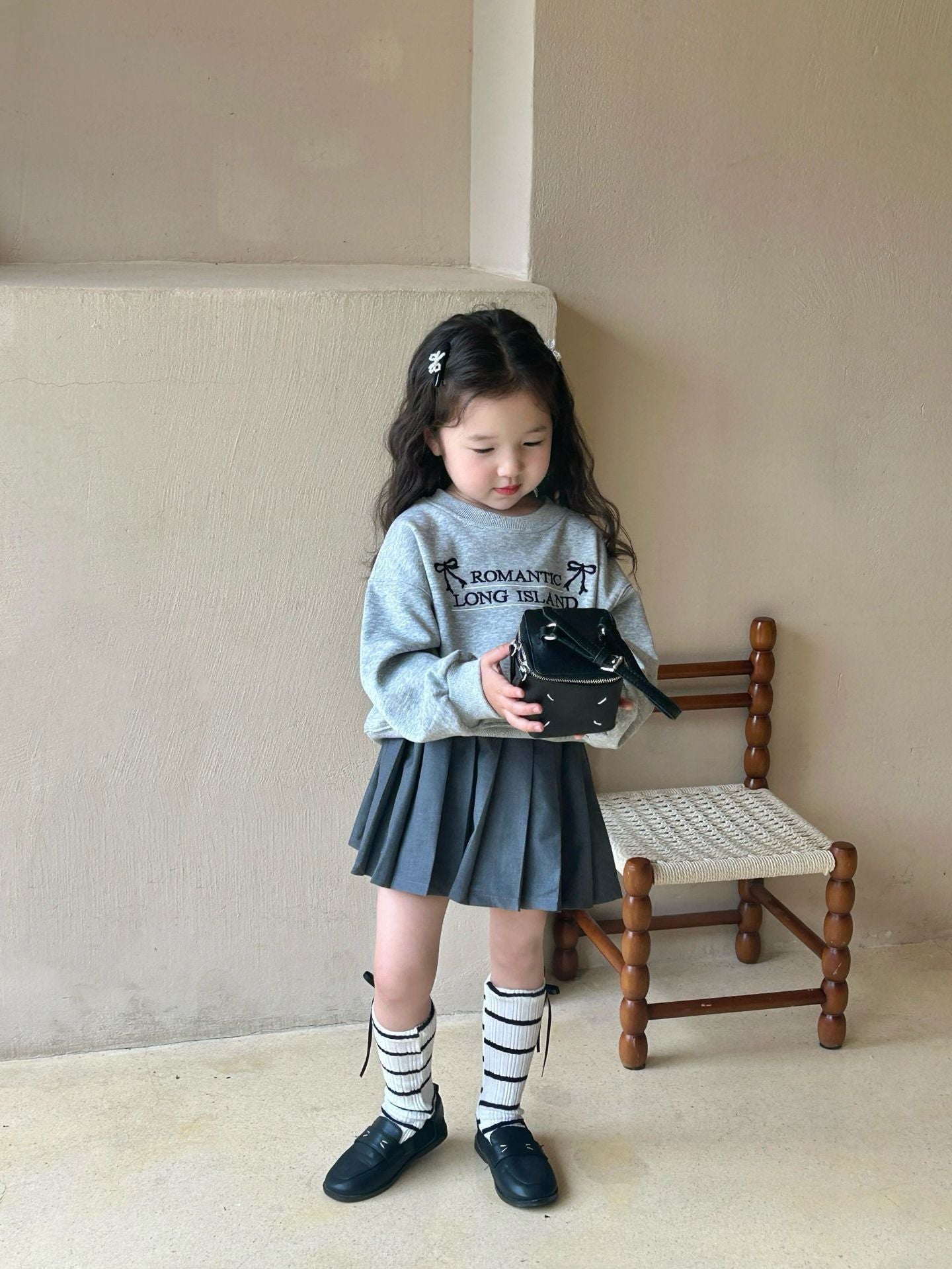 【現貨 110-130cm】刺繡蝴蝶結上衣 | 百褶裙