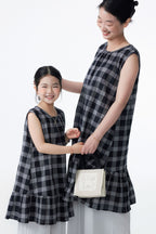 【90-150cm / F】【親子裝】日系荷葉邊黑灰格背心裙