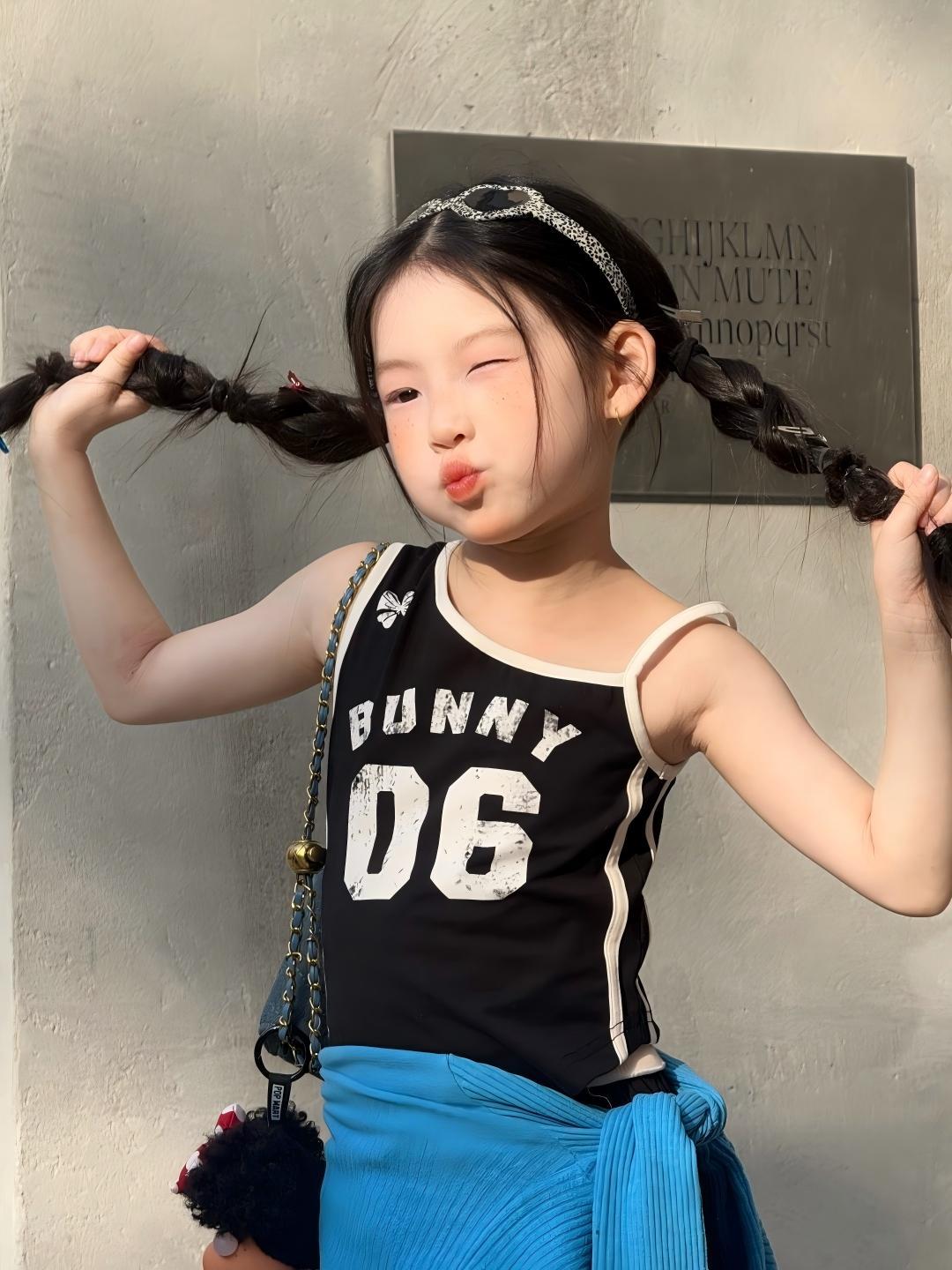 【90-140cm】設計感拼接斜肩背心 寬鬆襯衣