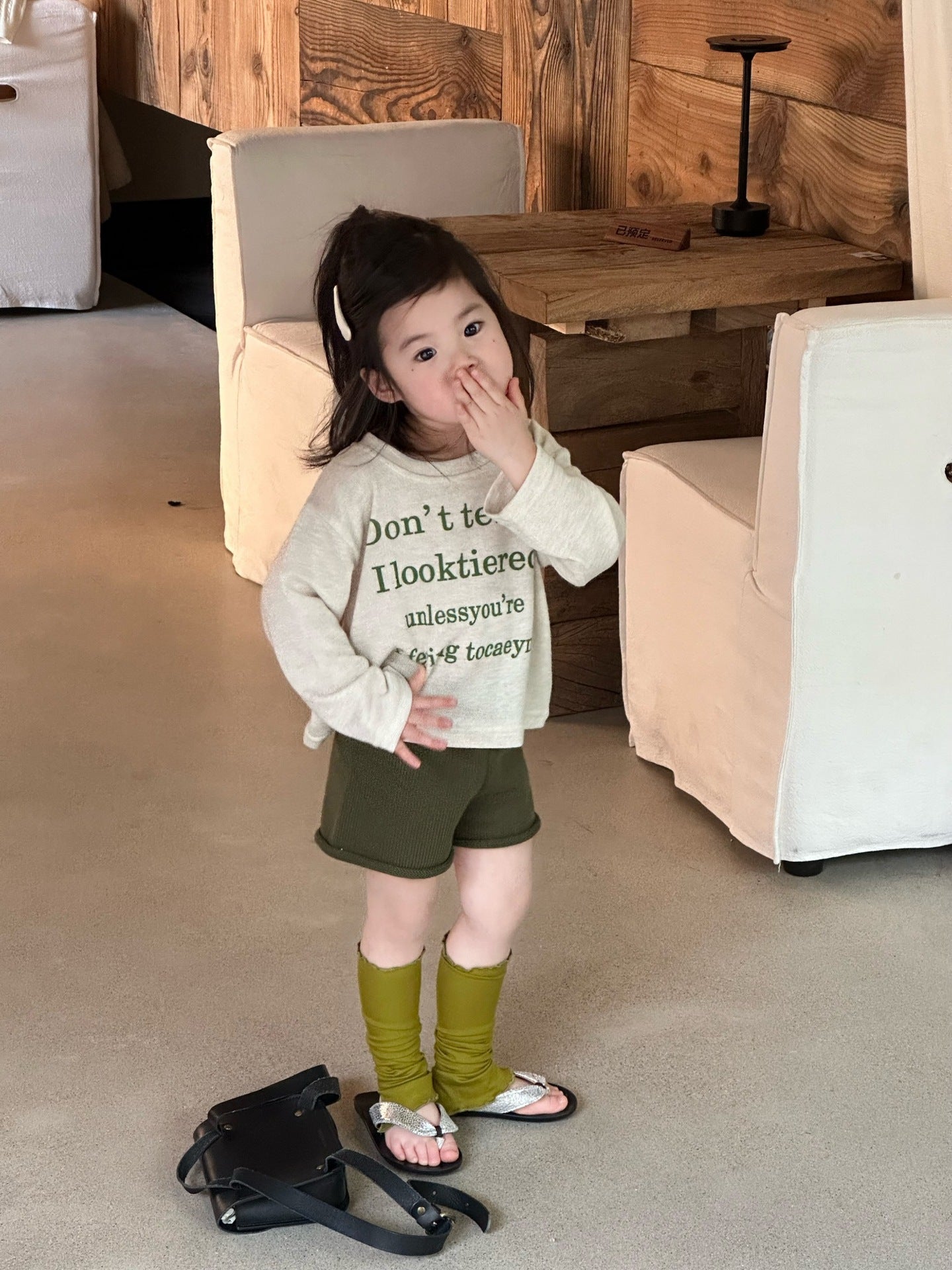 【90-140cm】慵懶風字母T | 綠色短褲