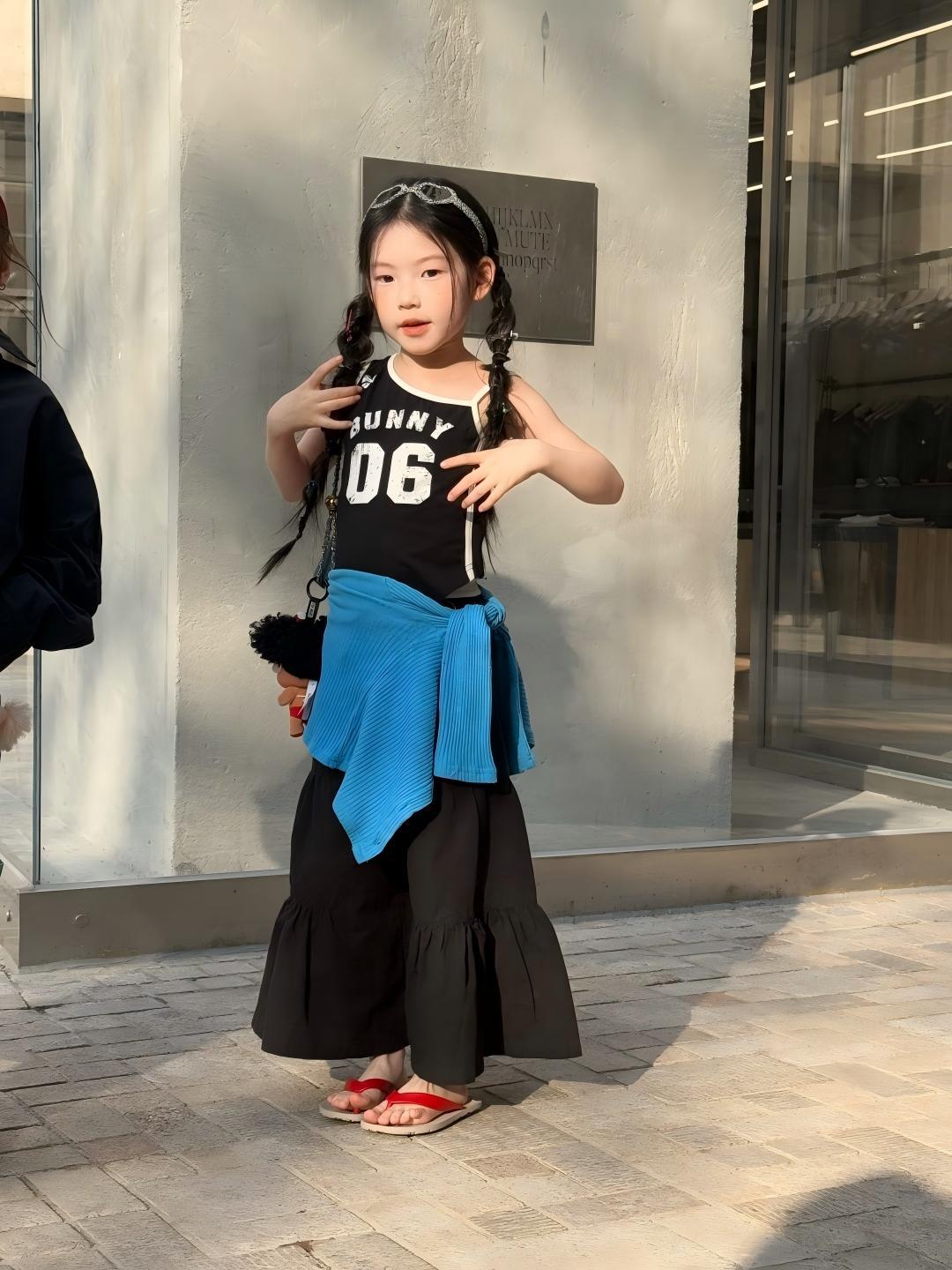 【90-140cm】設計感拼接斜肩背心 寬鬆襯衣