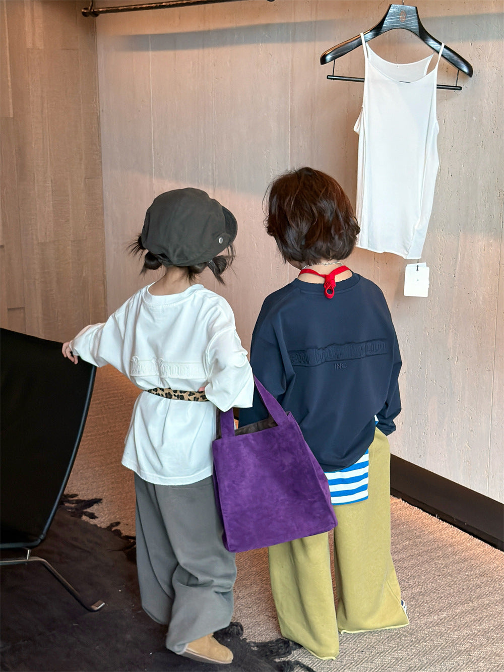 【90-150cm】(2色)純色貼布字母長袖T