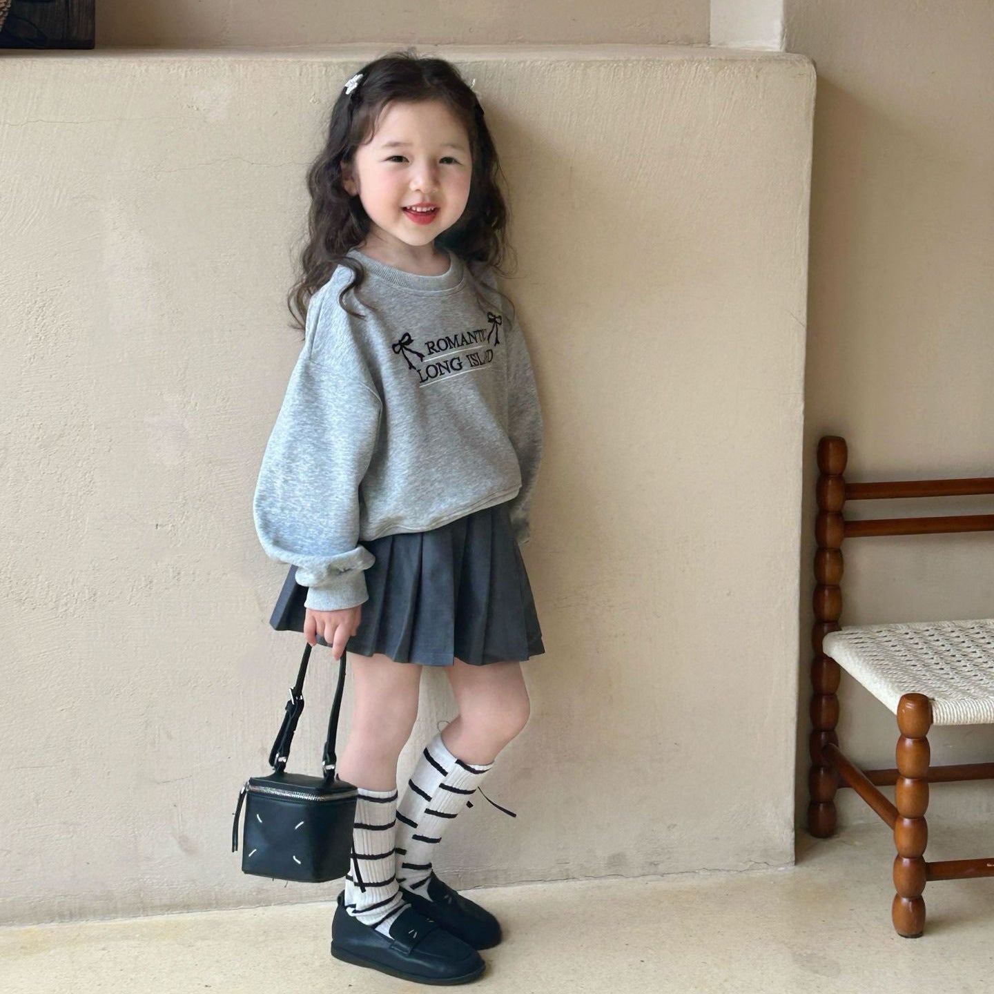 【現貨 110-130cm】刺繡蝴蝶結上衣 | 百褶裙