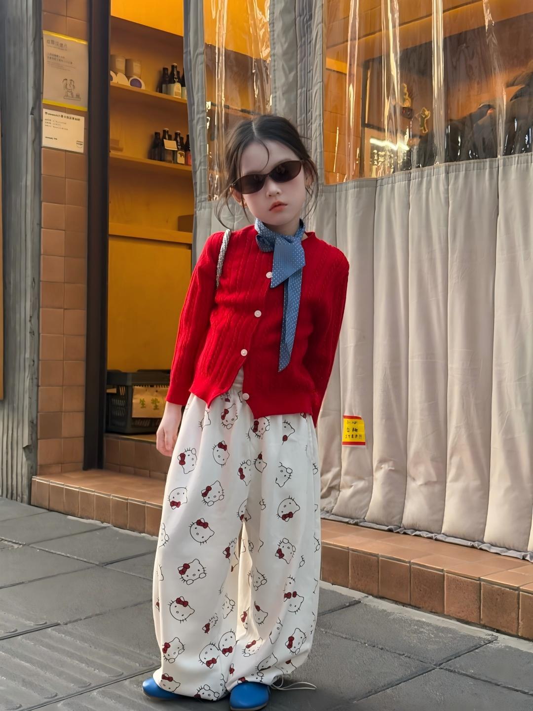 【90-140cm】麻花針織開衫 | KT休閒褲