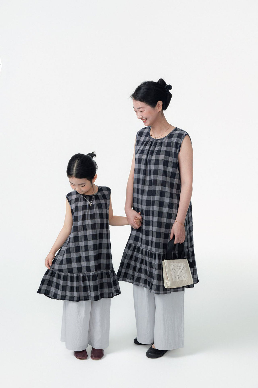 【90-150cm / F】【親子裝】日系荷葉邊黑灰格背心裙