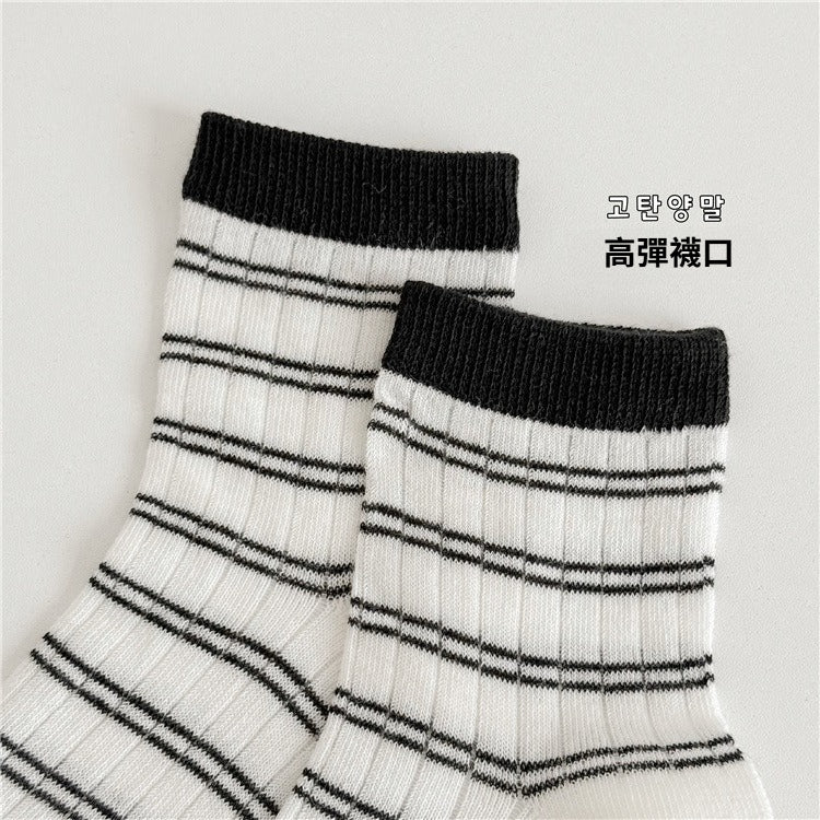 黑白字母條紋網眼中筒襪